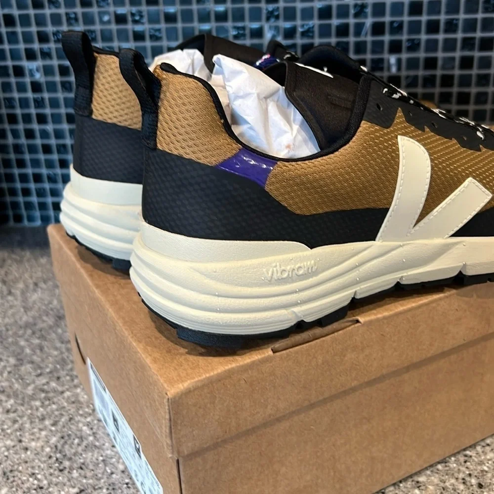 VEJA DEKKAN ALVEOMESH SNEAKERS PIERRE NEW IN BOX Size 42 EU